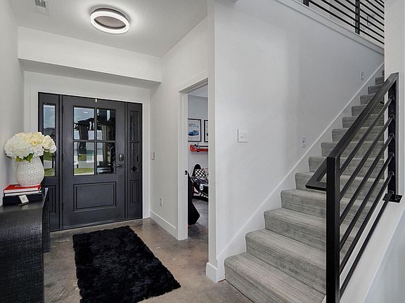 5th image of 1527 N Edgemont Circle