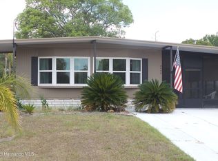 8442 Dickens Ave, Brooksville, FL 34613