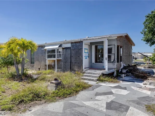 2920 Harpoon Ln, Saint James City, FL 33956