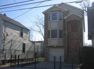 83 Willoughby St, Newark, NJ 07112