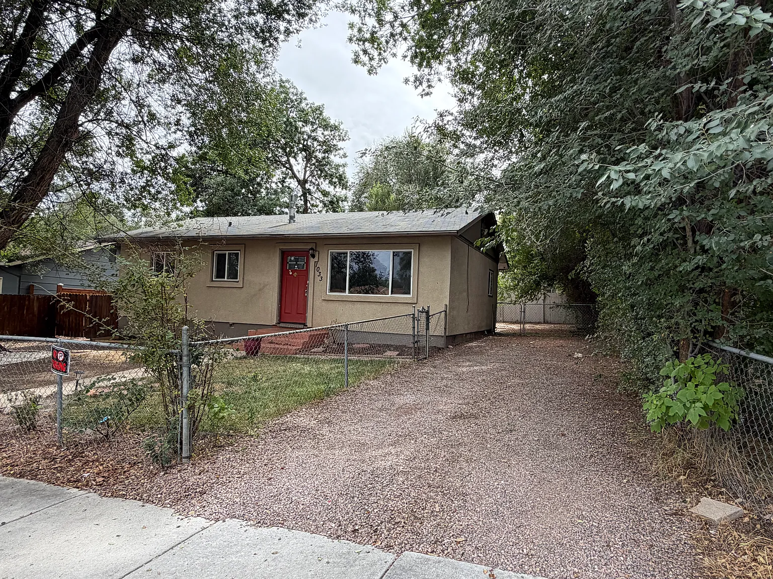 3 bed, 1015 sqft, $1,895 — Photo 2