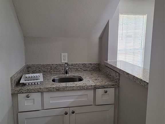 5th image of 592 River Plantation Dr