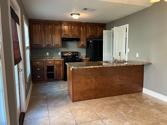 4th image of 1621 Oxford Pl