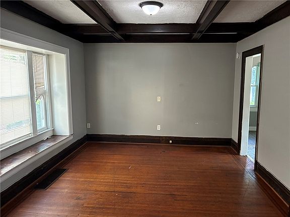 4th image of 52 Herkimer St