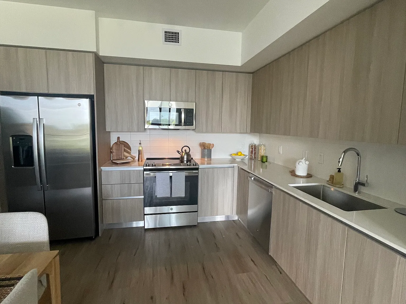 2 bed, 1060 sqft, $2,600 — Photo 4
