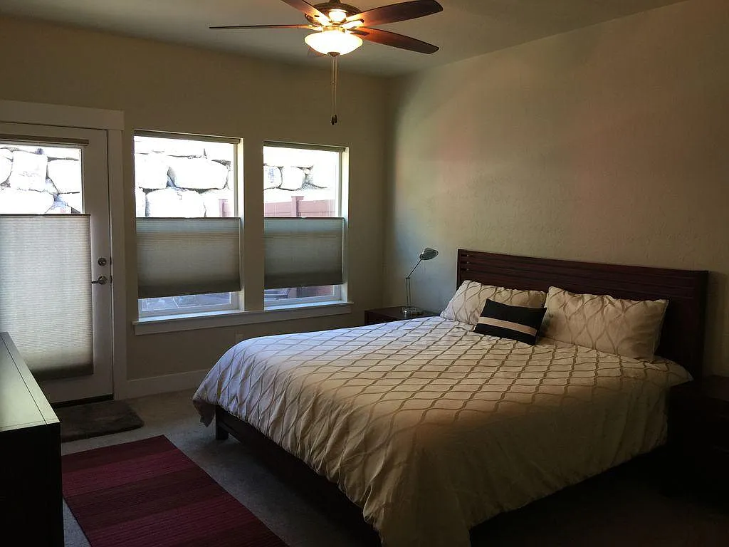 2304 W Hill Terrace Ln — Photo 2