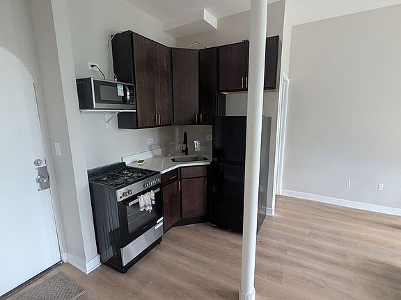 2nd image of 3015 N Milwaukee Ave #206