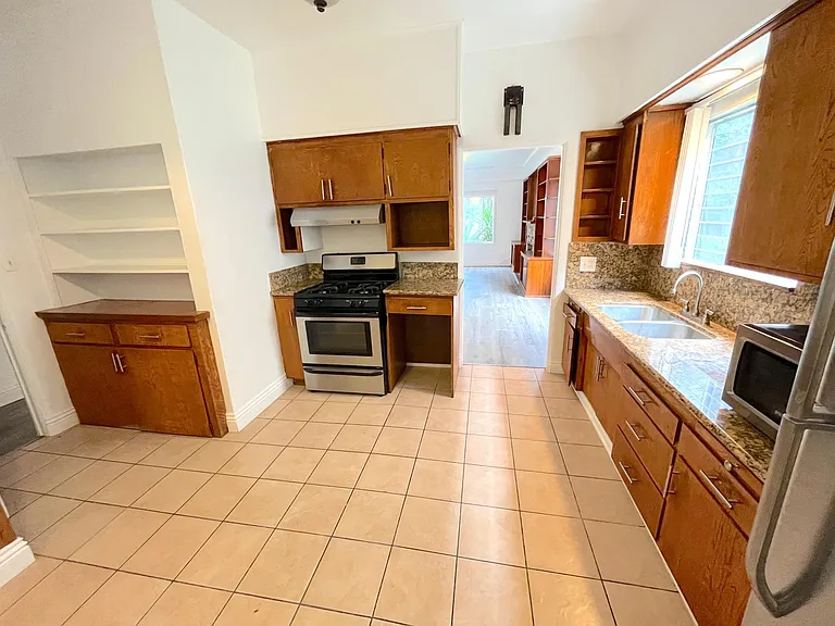 227 S Gale Dr #4 — Photo 5