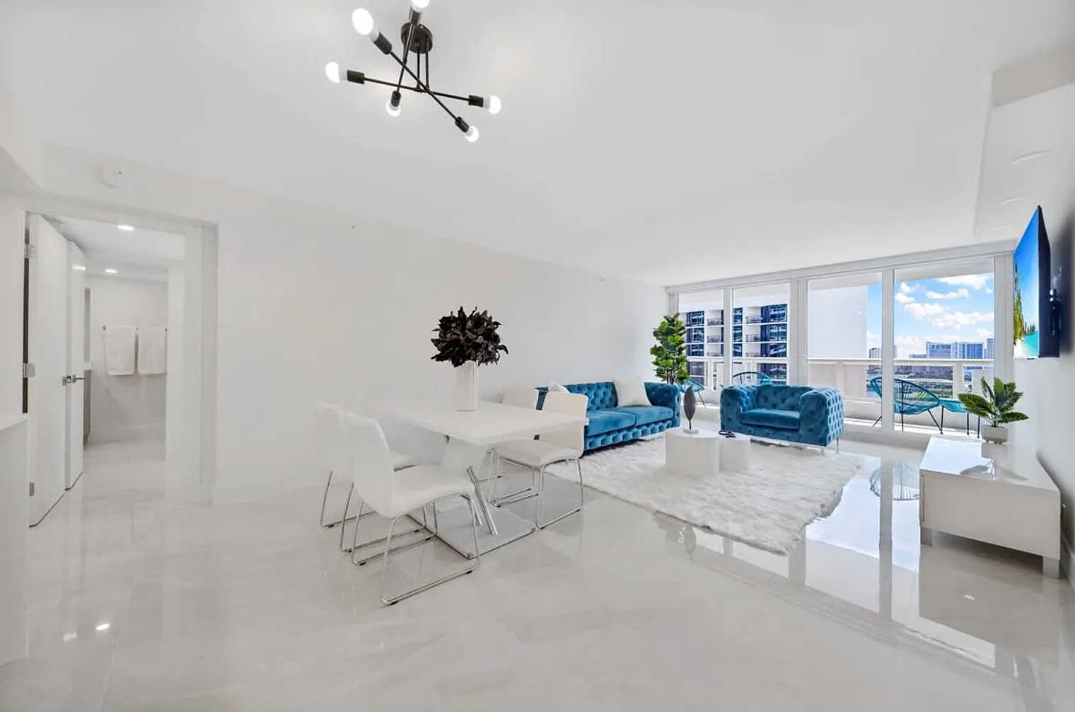 4 bed, 3.0 bath, 1689 sqft, $14,712 — Photo 4