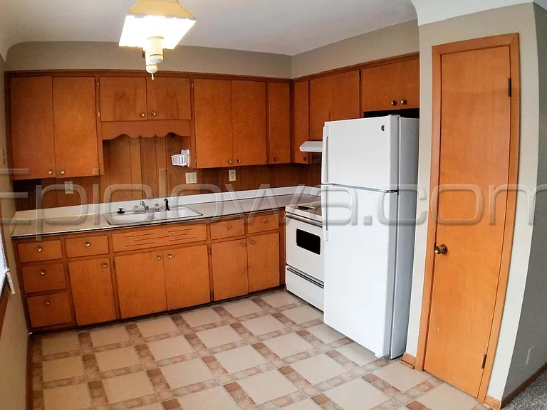 2910 Johnson Ave NW — Photo 2