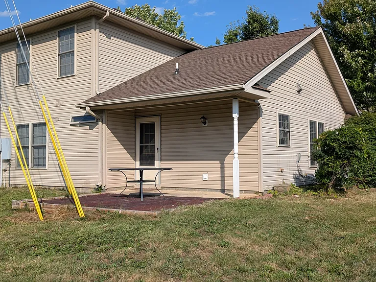 1097 Robin Hood Ct — Photo 9