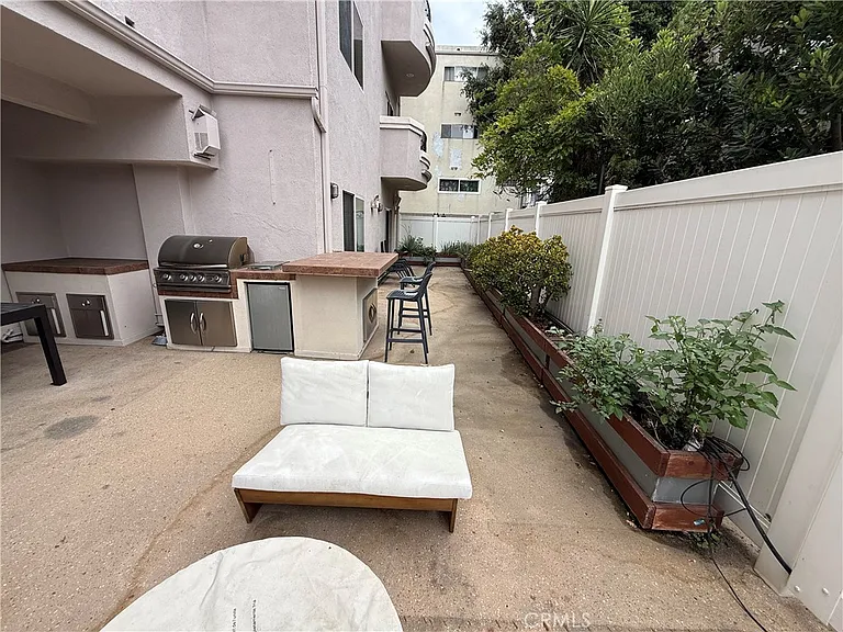 1410 N Curson Ave #105 — Photo 22