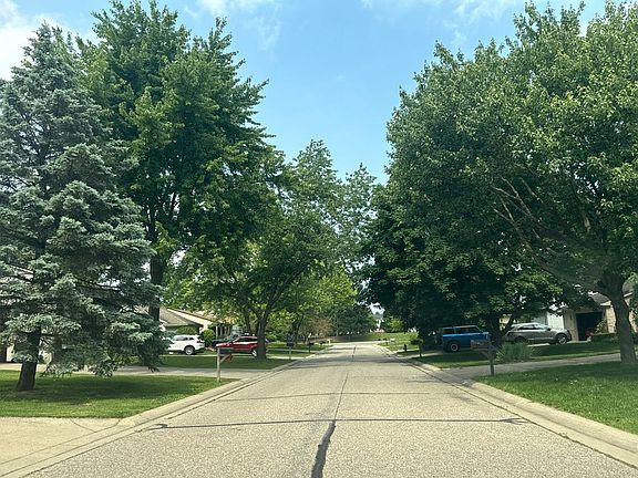 4th image of 700 Dressler Ln