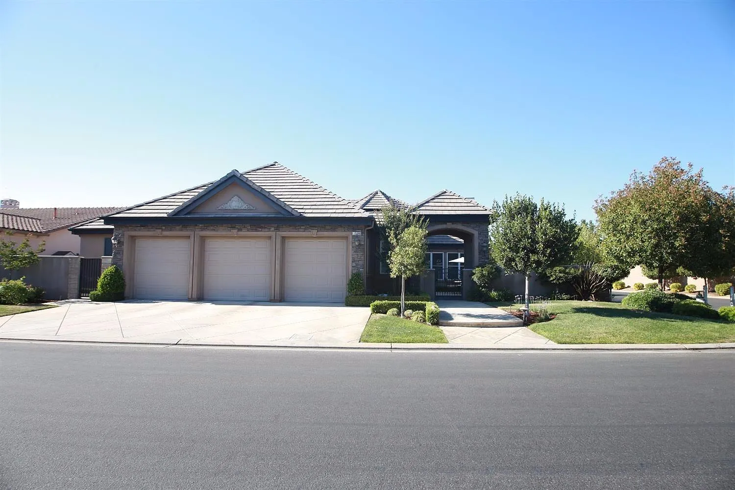 1538 E Sterling Hill Way photo 1