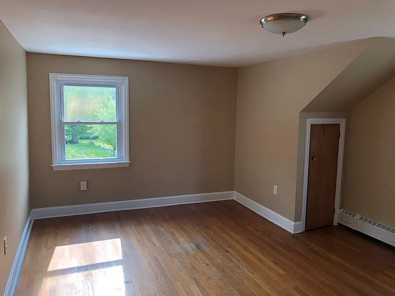 410 Sanford Rd — Photo 18