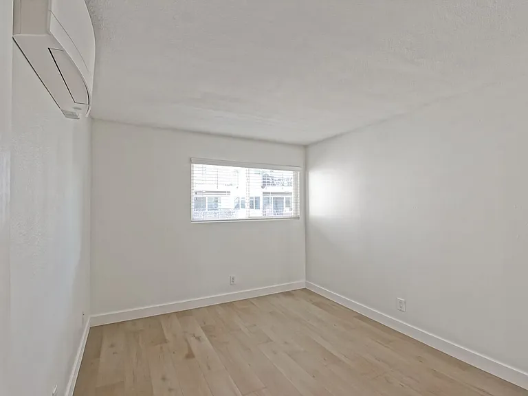 1720 Ardmore Ave #301 — Photo 28