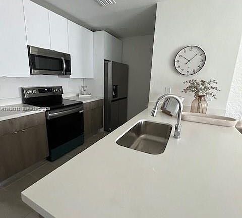5th image of 2526 Pierce St #10