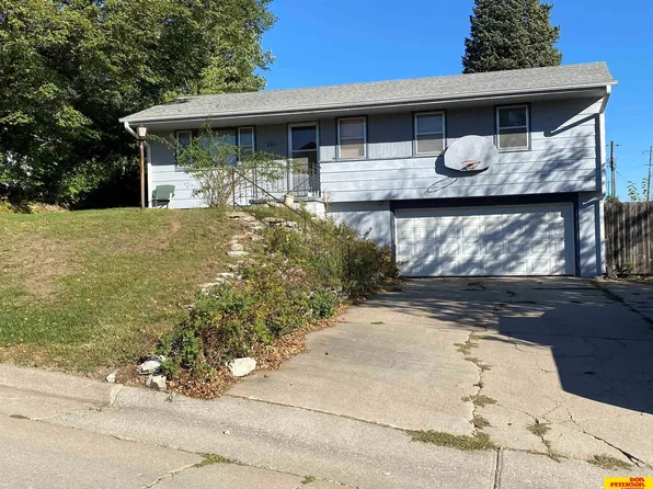 2004 Hampton Dr, Tekamah, NE 68061