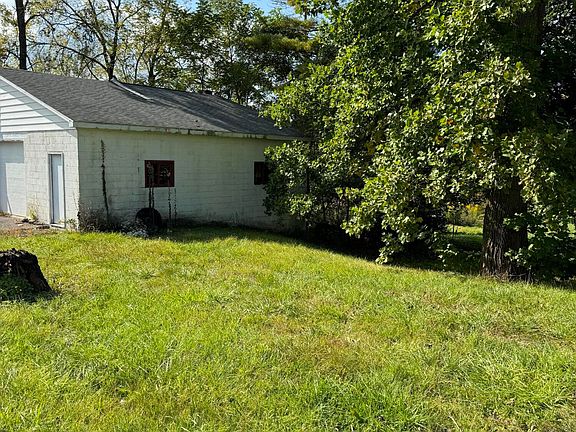 4th image of 139 Main St