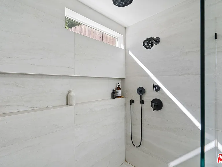 20402 Paradise Ln — Photo 24