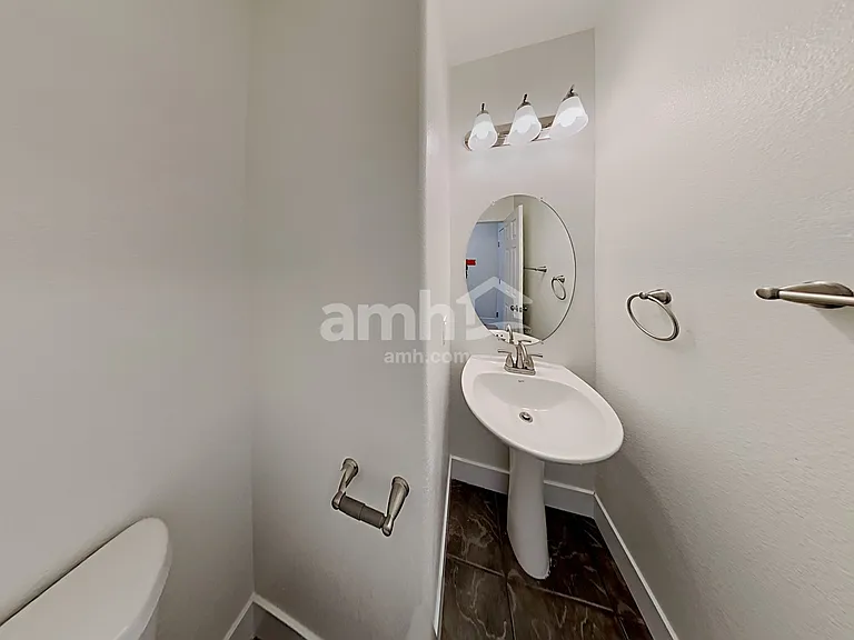 921 Shades End Ave — Photo 7