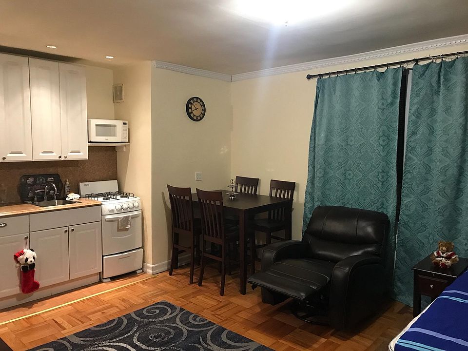 2nd image of 14 Cass Pl #36-3G