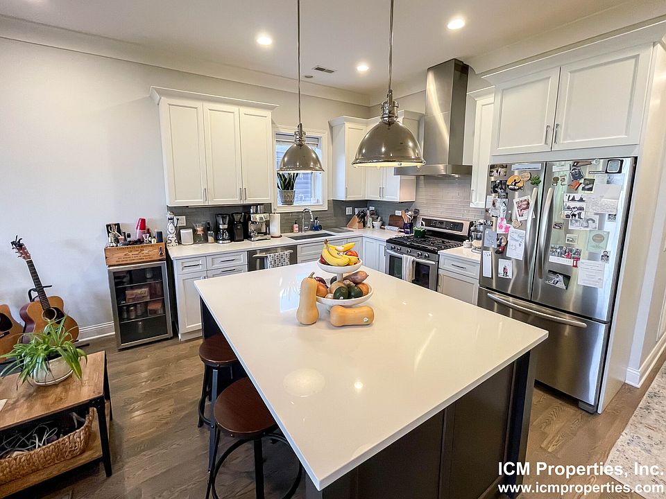 1st image of 1245 W Oakdale Ave #3