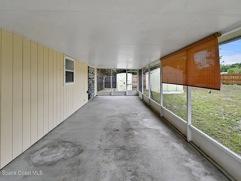 400 Calabria Ave SE — Photo 31