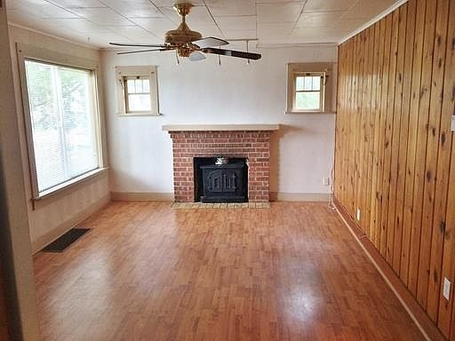 3rd image of 19186 3rd Ave NE