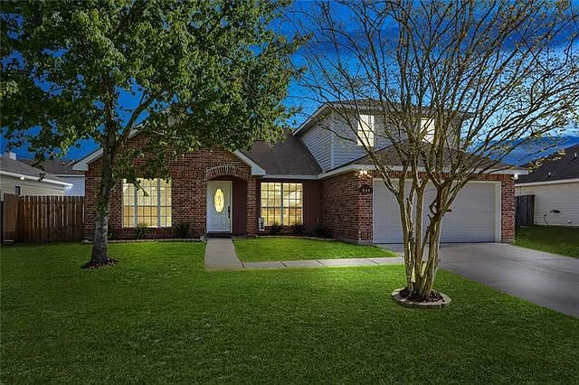 1st image of 239 Goldenwood Dr