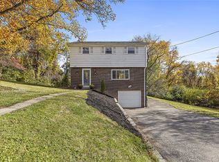 6877 Ridgevue Dr, Pittsburgh, PA 15236