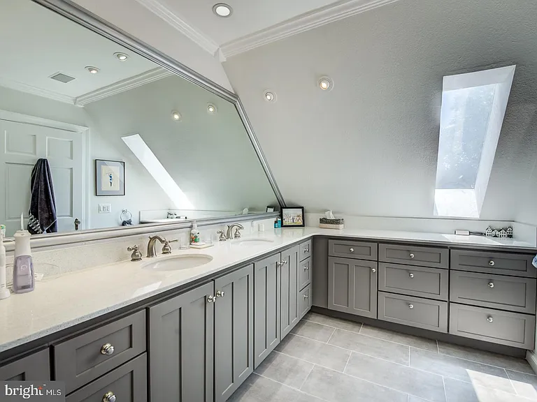 3808 Cathedral Ave NW — Photo 61