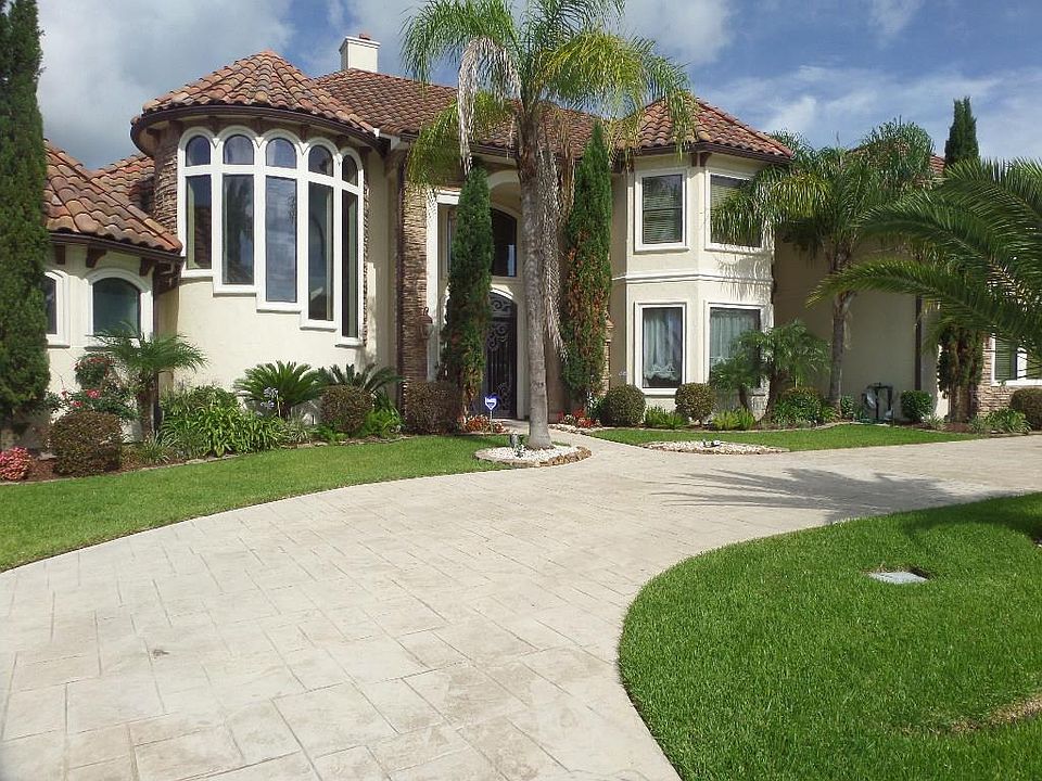 1st image of 2221 Lakeway Dr
