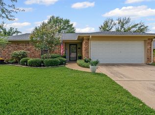 7609 Hunt Dr, North Richland Hills, TX 76182