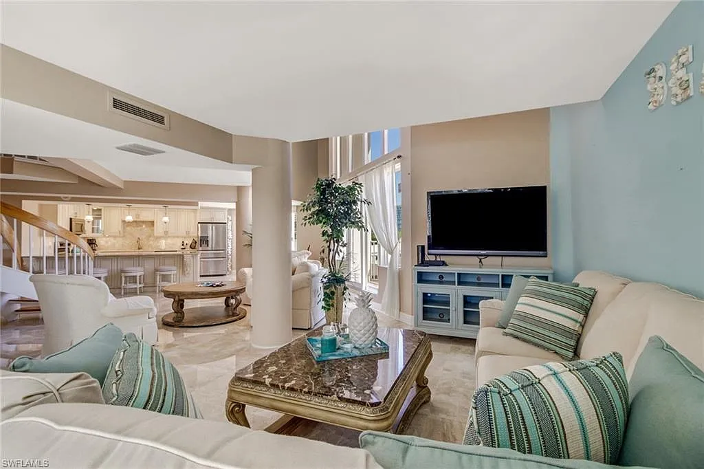 2 bed, 2.5 bath, 2240 sqft, $18,000 — Photo 4