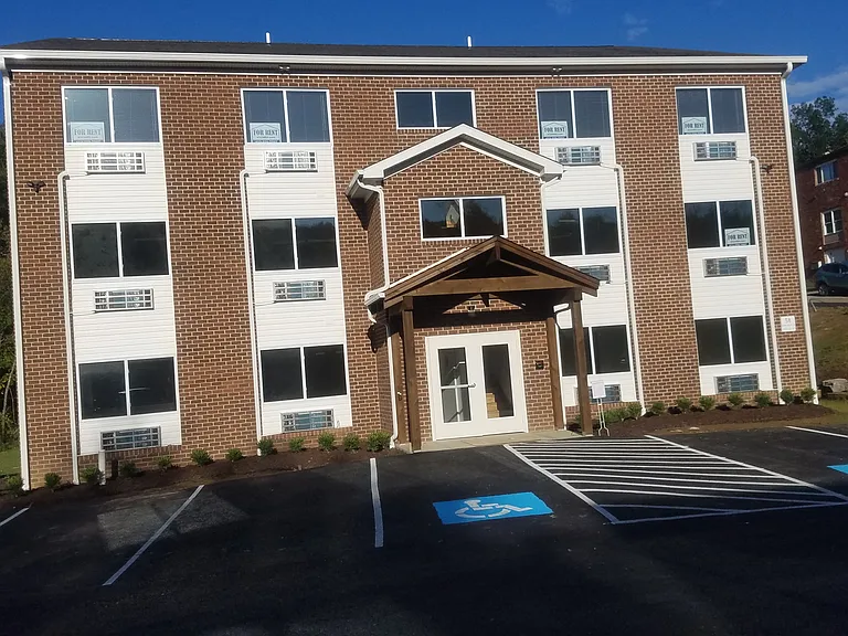 Hampshire Estates Apartments and Self Storage — Photo 29