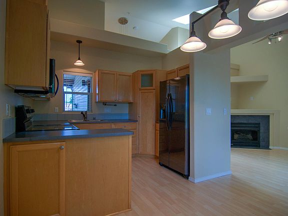 3rd image of 5274 NE 121st Ave