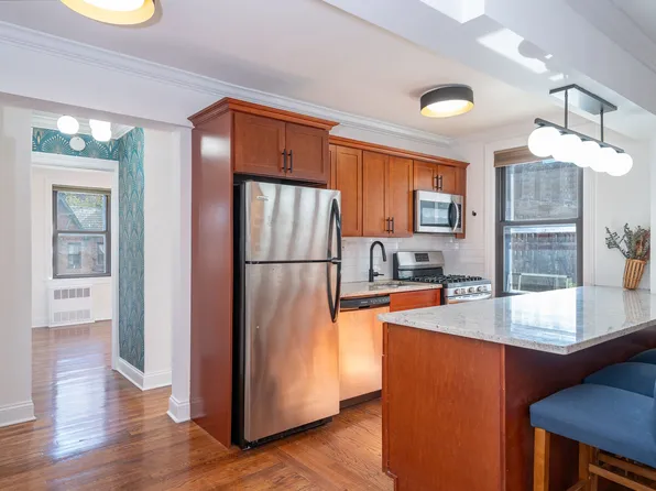 269 Bennett Avenue image 4 of 12