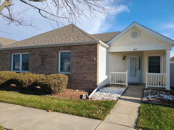 749 Meadowbrook Dr, Lowell, IN 46356