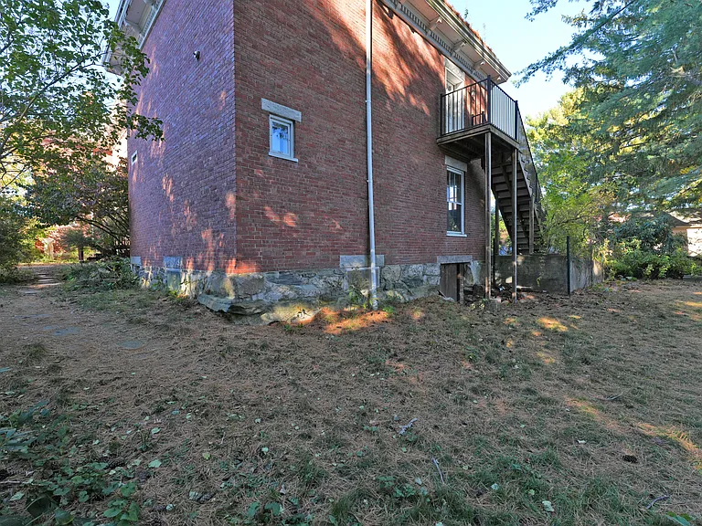 11 Lincoln St — Photo 38