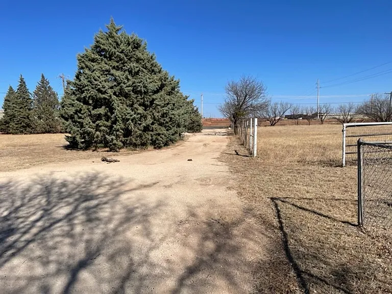 1045 Clark Rd — Photo 1