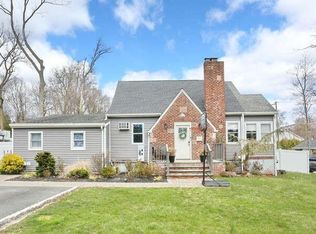 90 W Prospect St, Nanuet, NY 10954