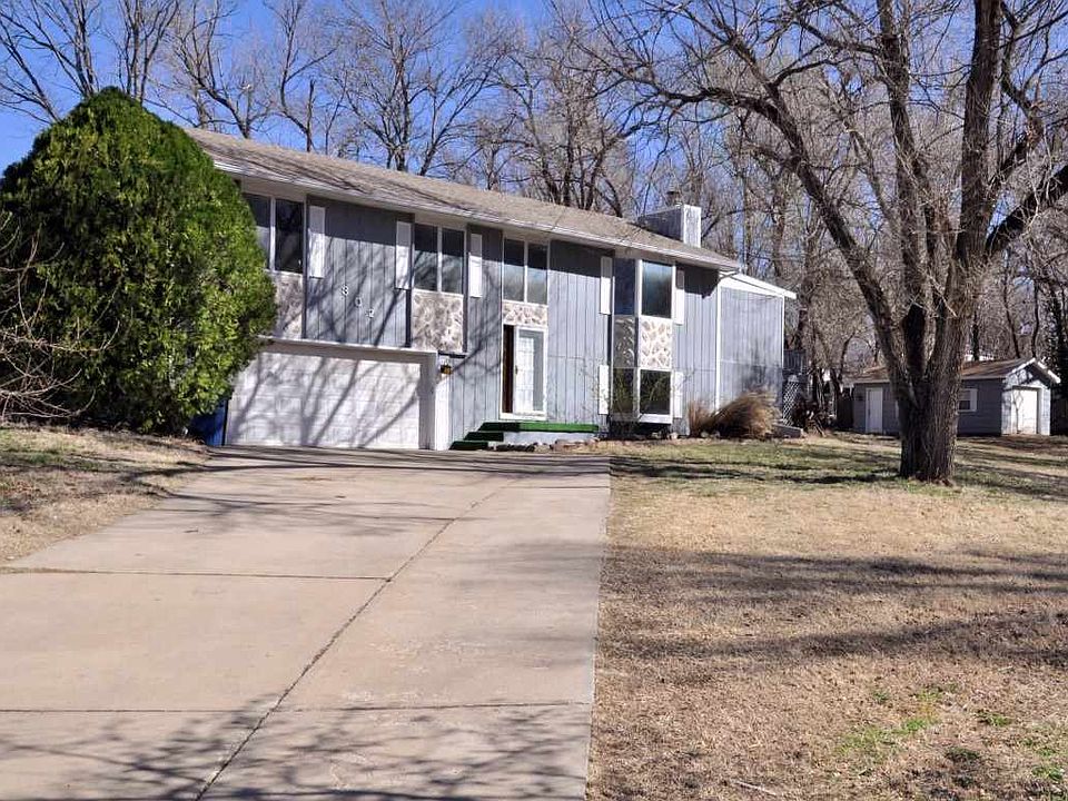 1st image of 302 Woodridge Ct
