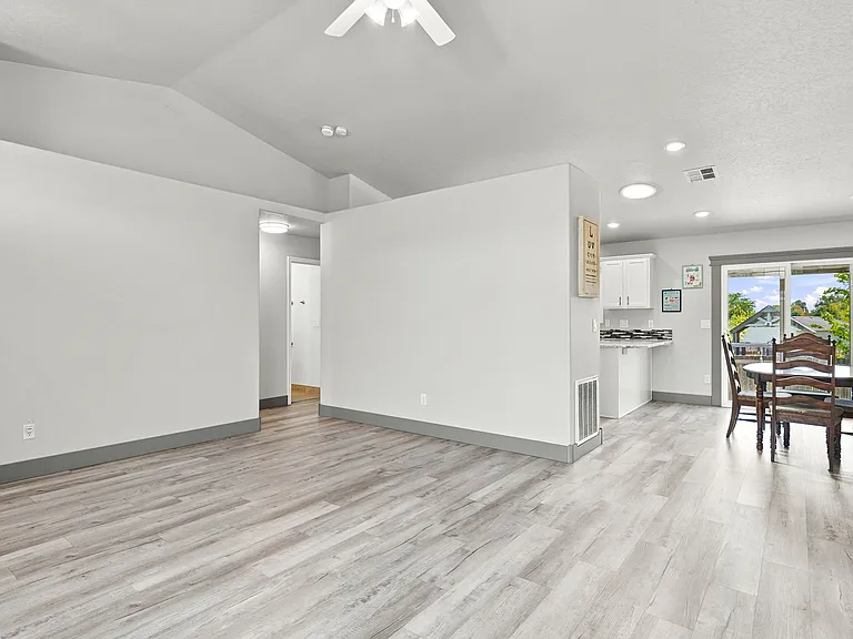 514 W Palmer Dr — Photo 5