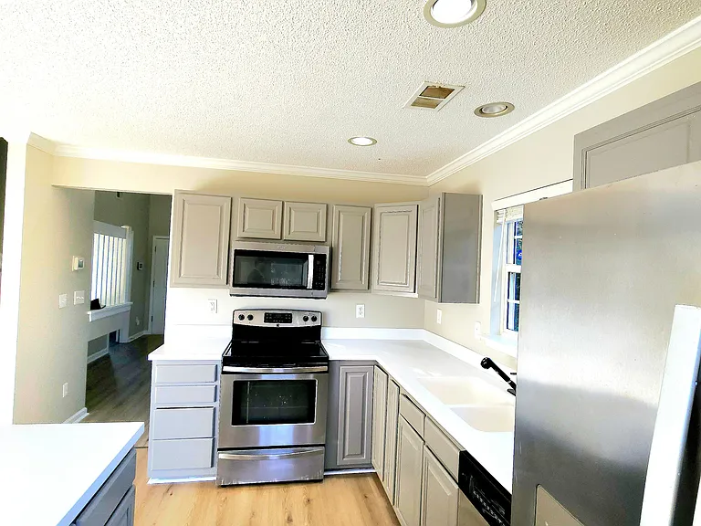 6415 Saint Bernard Way — Photo 20
