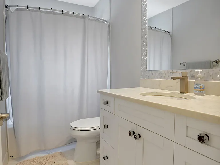 510 Silver Ln — Photo 14