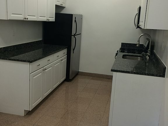 2nd image of 921 Washington Ave APT 6F