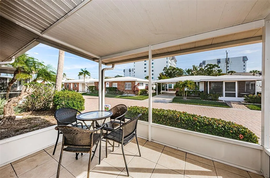 1 bed, 1.0 bath, 672 sqft, $7,470 — Photo 4