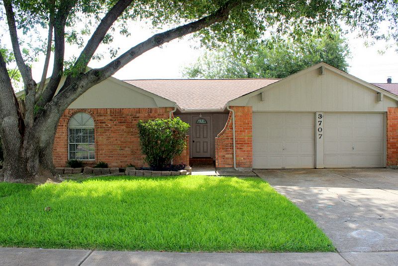 1st image of 3707 Roseberry Dr