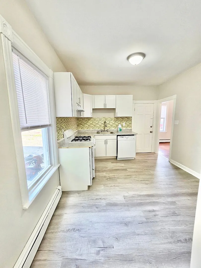 53 Sisson Street — Photo 4